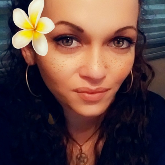 Meet your Posher, Ashley - Picture 2 of 2